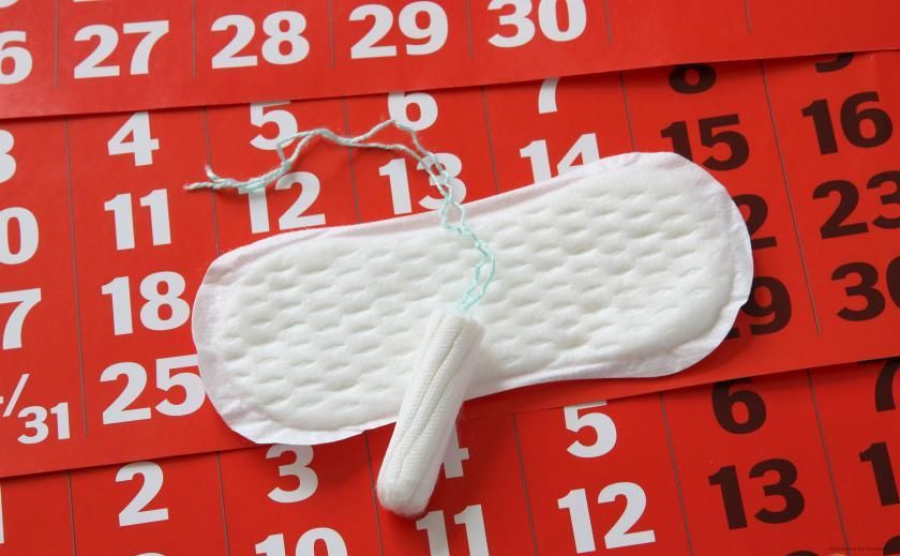 Когда наступают первые месячные после родов?