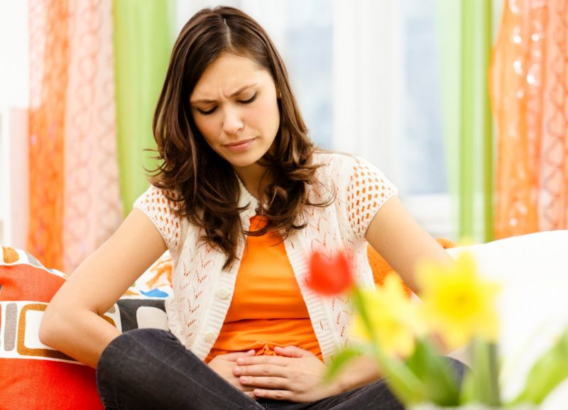 О чем свидетельствуют желто-зеленые выделения у женщин из влагалища без запаха?