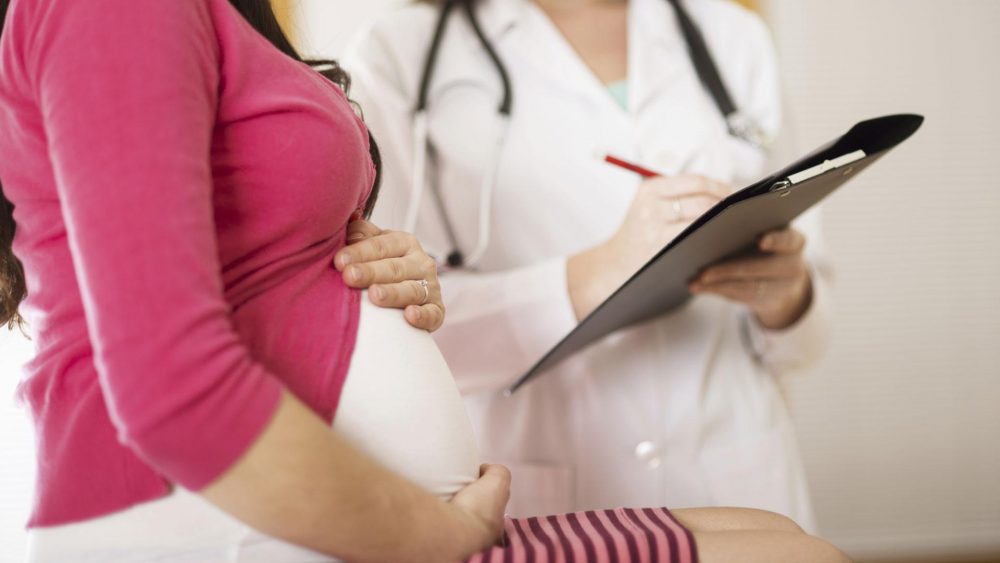 В чем опасность хламидиоза при беременности и как его лечить?