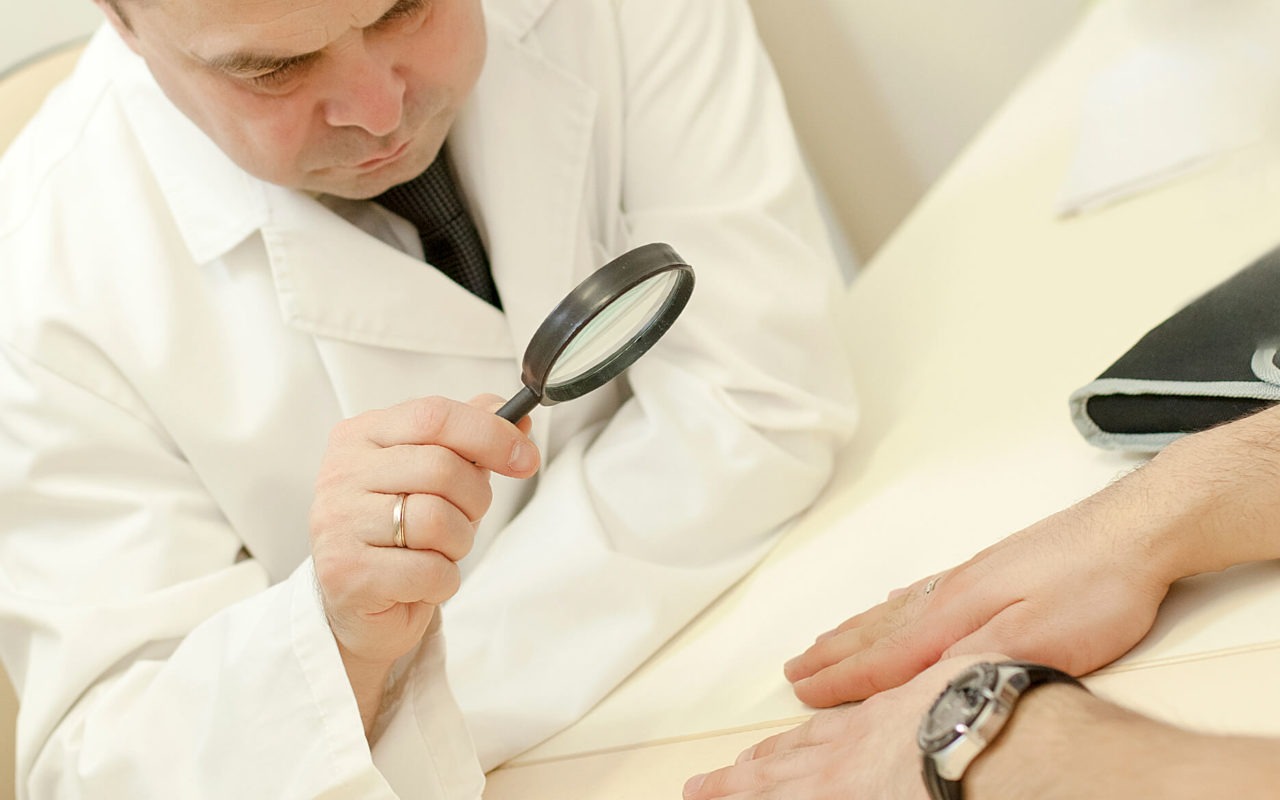 Симптомы чесотки, ее причины и методы лечения