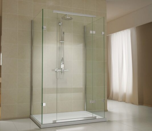 Открытые душевые кабины: преимущества и недостатки моделей без крыши