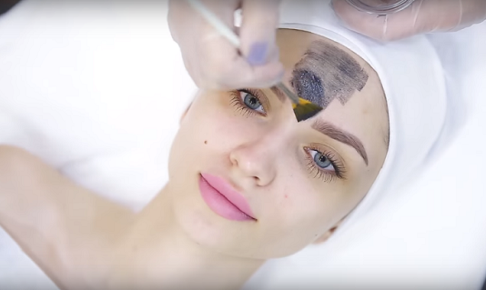 Лазерный карбоновый пилинг: польза и эффективность