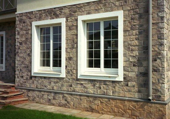 Главные преимущества облицовки зданий искусственным камнем