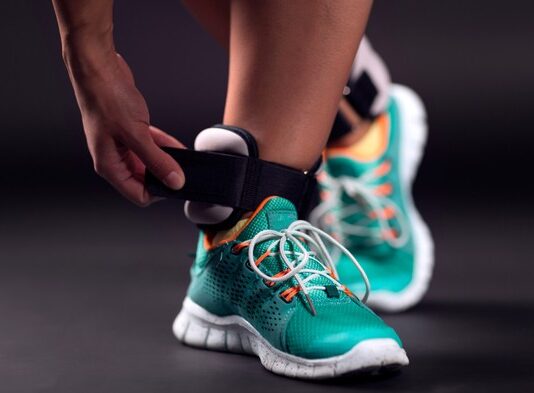 Утяжелители для ног: дополнительное снаряжение при занятии спортом