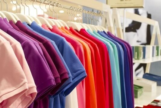 Из какой ткани выбрать мужскую футболку?