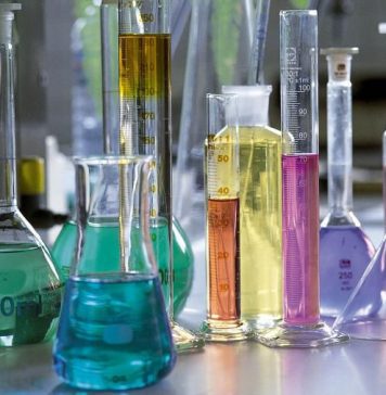 Стеклянные пробирки: атрибут лабораторий