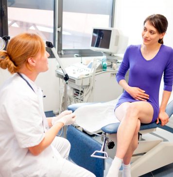 Какие услуги оказывает гинеколог в женской консультации?