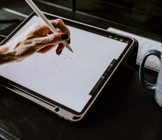 Как получить профессию дизайнера графики?