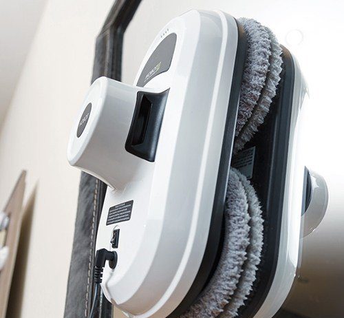 Робот мойщик: помощник для дома