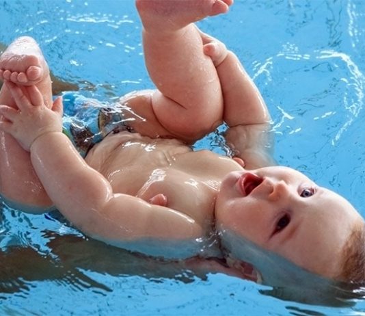 Плавание: развитие малыша