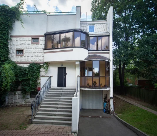 Теплый приют у леса: как устроен дом престарелых в Мытищах и что важно знать семье